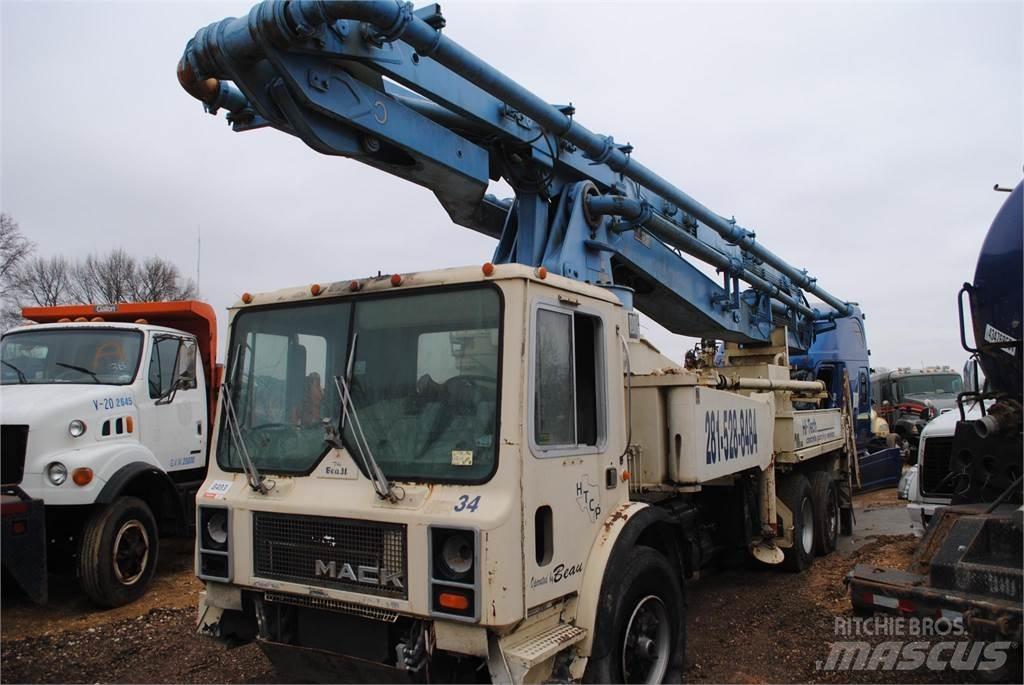 Mack MR686S Автобетоновози
