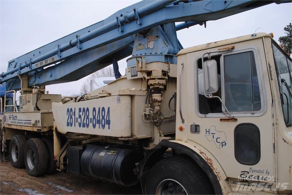 Mack MR686S Автобетоновози
