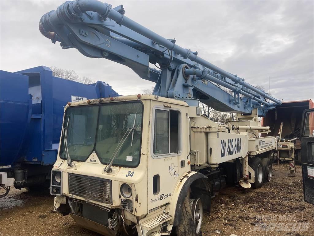 Mack MR686S Автобетоновози
