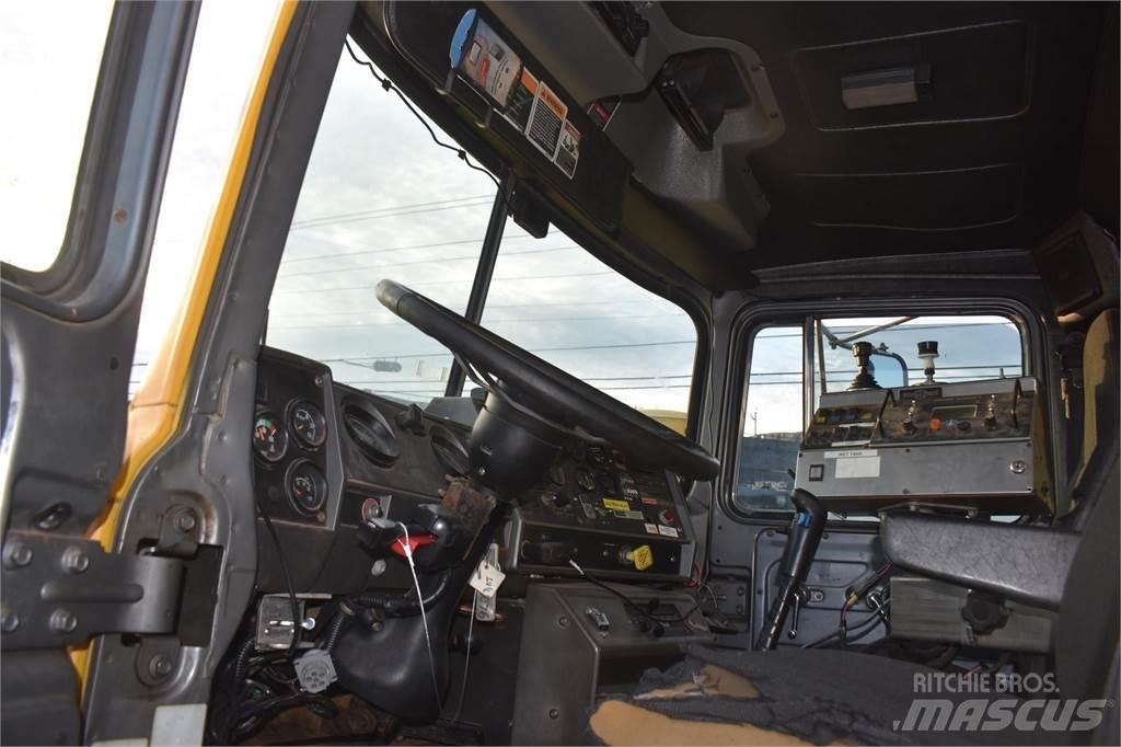 Mack RD688S Самосвал