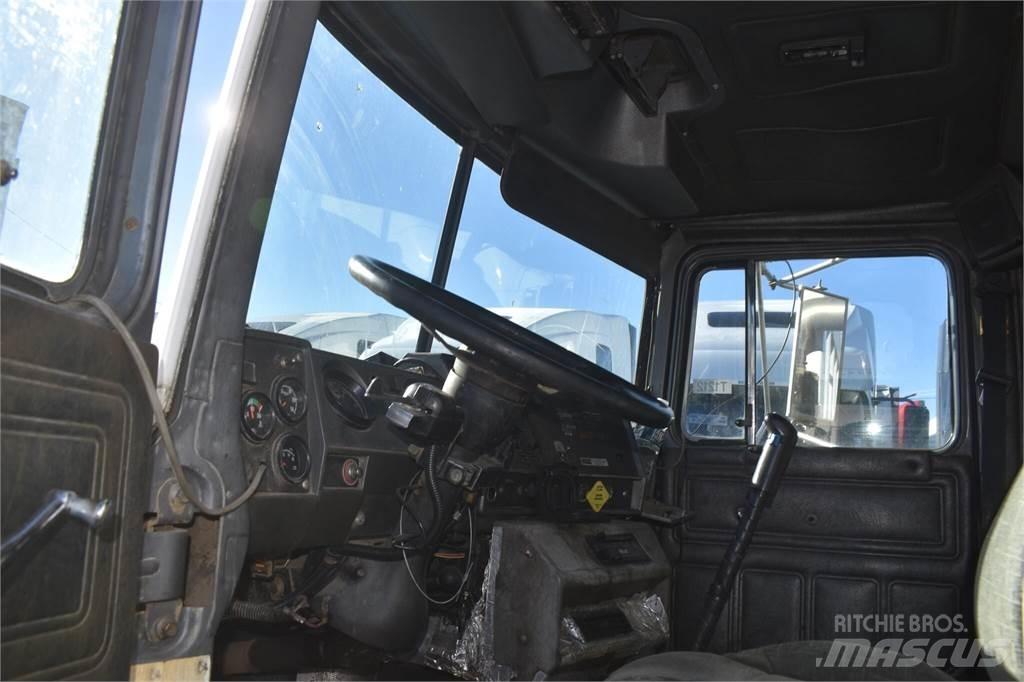 Mack RD688S Самосвал