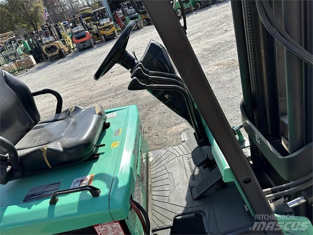 Mitsubishi FBC15K Вилични кари-повдигачи - други