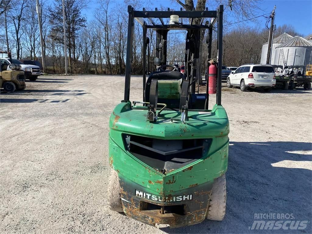 Mitsubishi FG30N Вилични кари-повдигачи - други