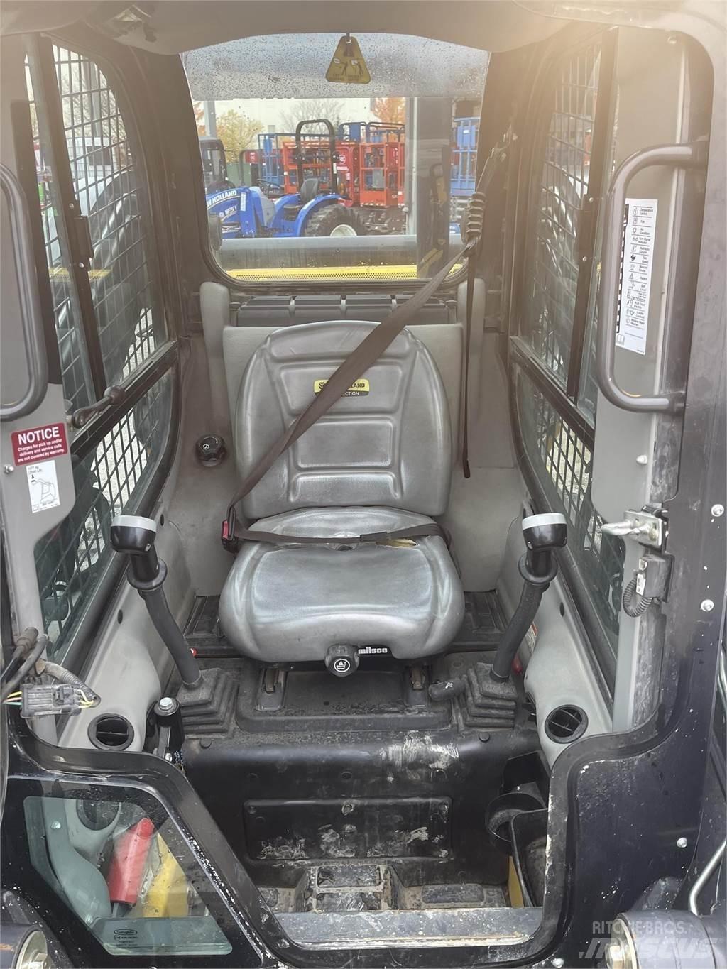New Holland C237 Мини товарачи

