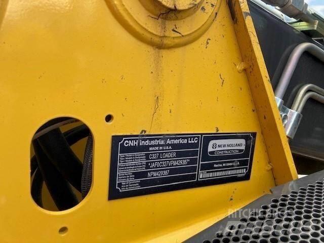 New Holland C327 Мини товарачи
