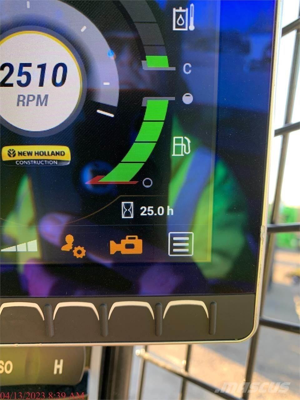 New Holland C332 Мини товарачи

