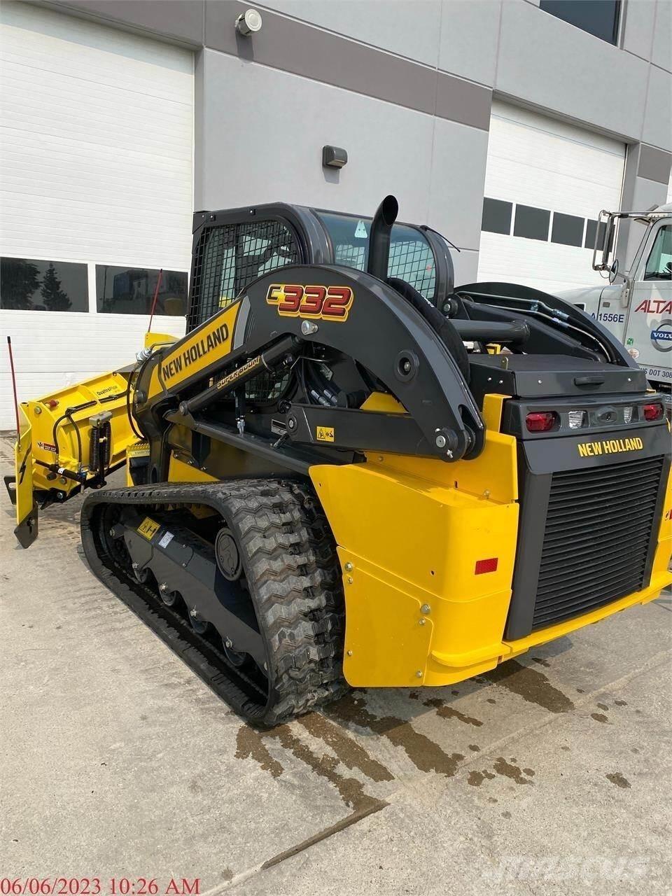 New Holland C332 Мини товарачи
