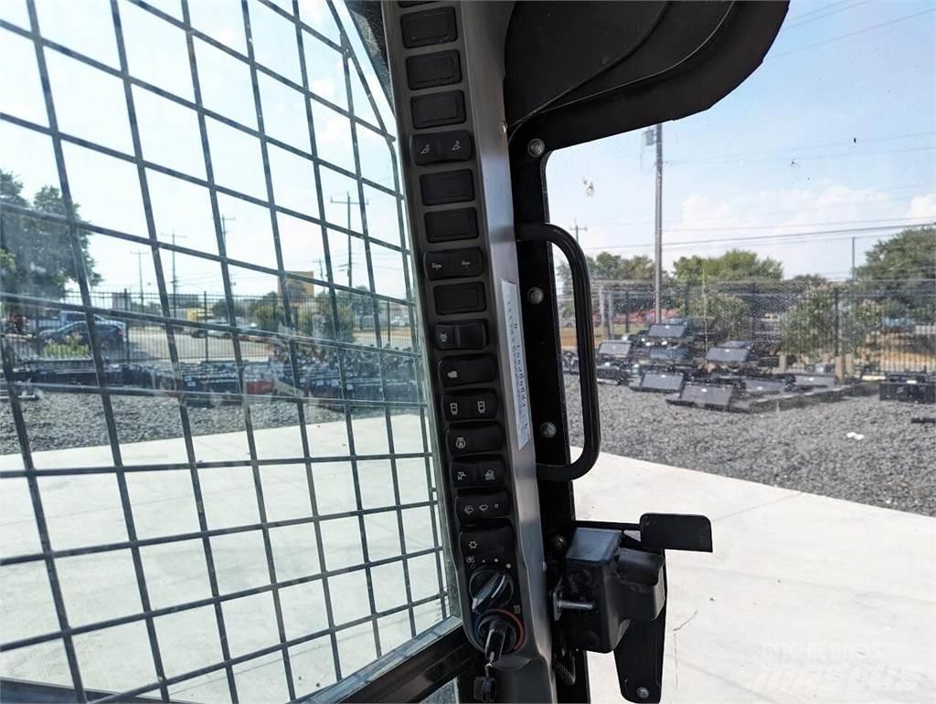 New Holland C362 Мини товарачи
