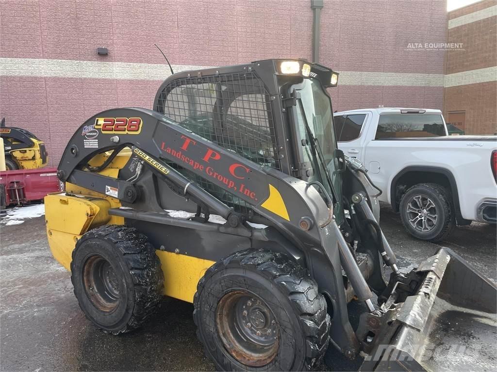 New Holland L228 Мини товарачи
