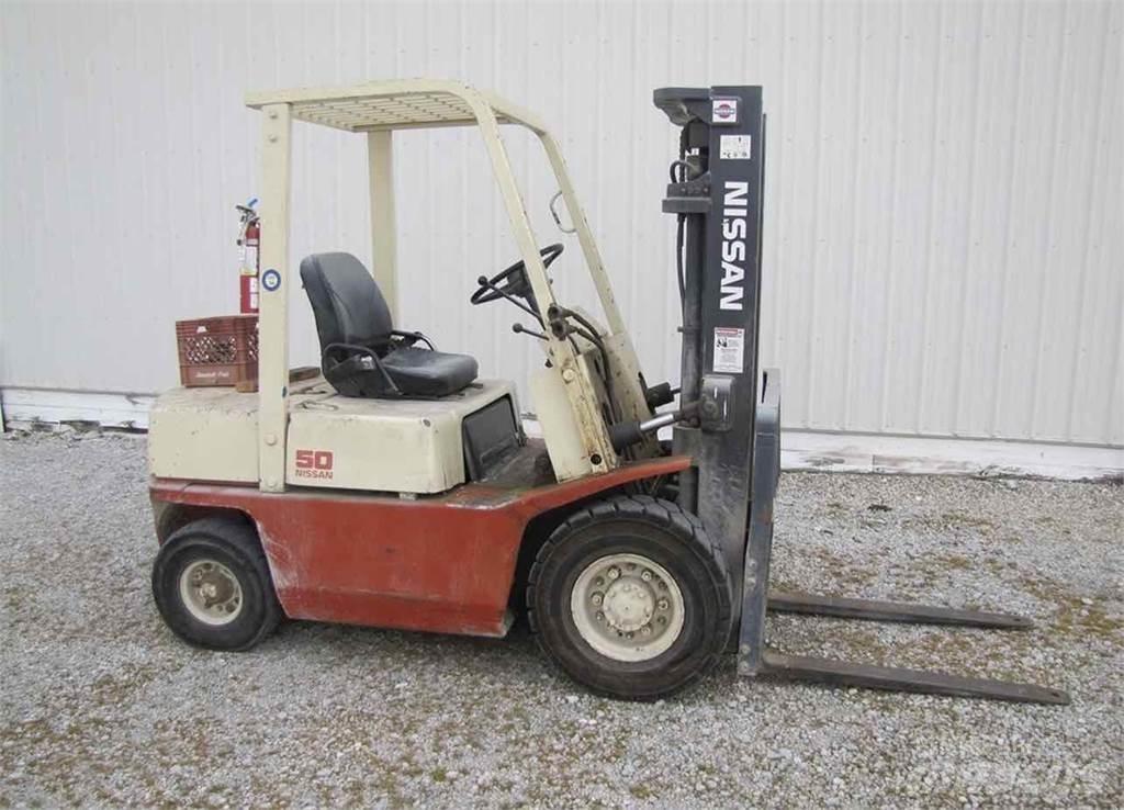 Nissan PF02A25V Вилични кари-повдигачи - други