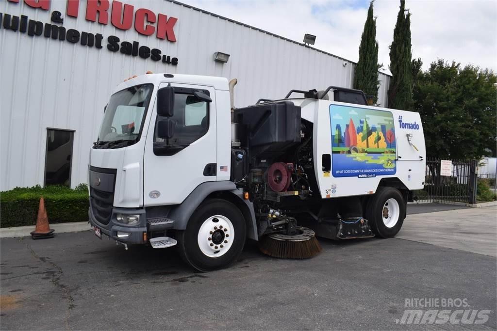 Peterbilt 220 Камиони за почистване