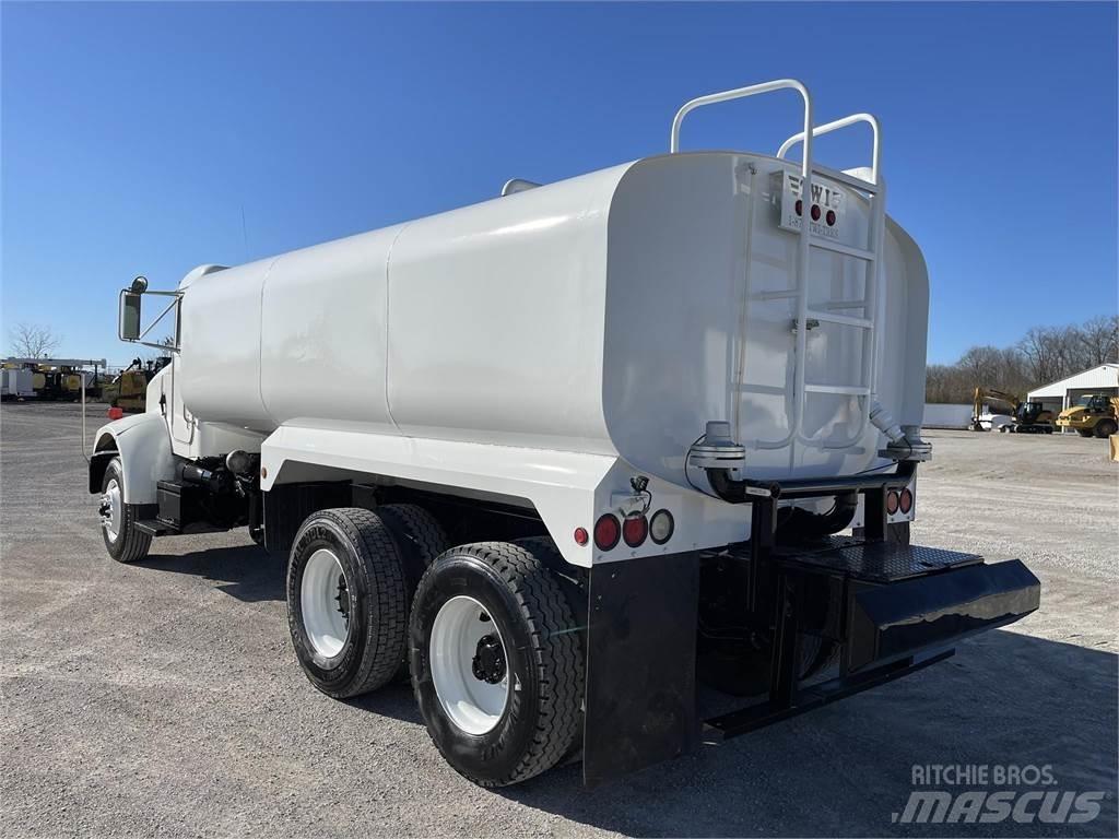 Peterbilt 330 Цистерни за вода
