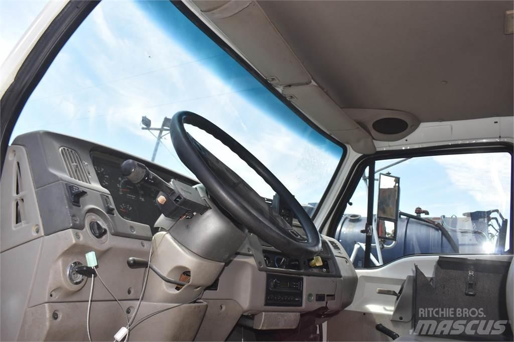 Sterling L7500 Автокранове