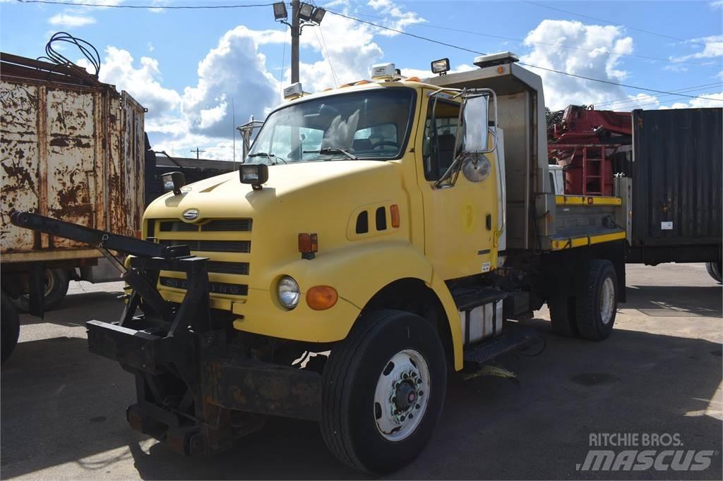 Sterling L7500 Самосвал