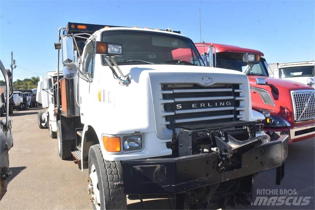Sterling L7500 Самосвал
