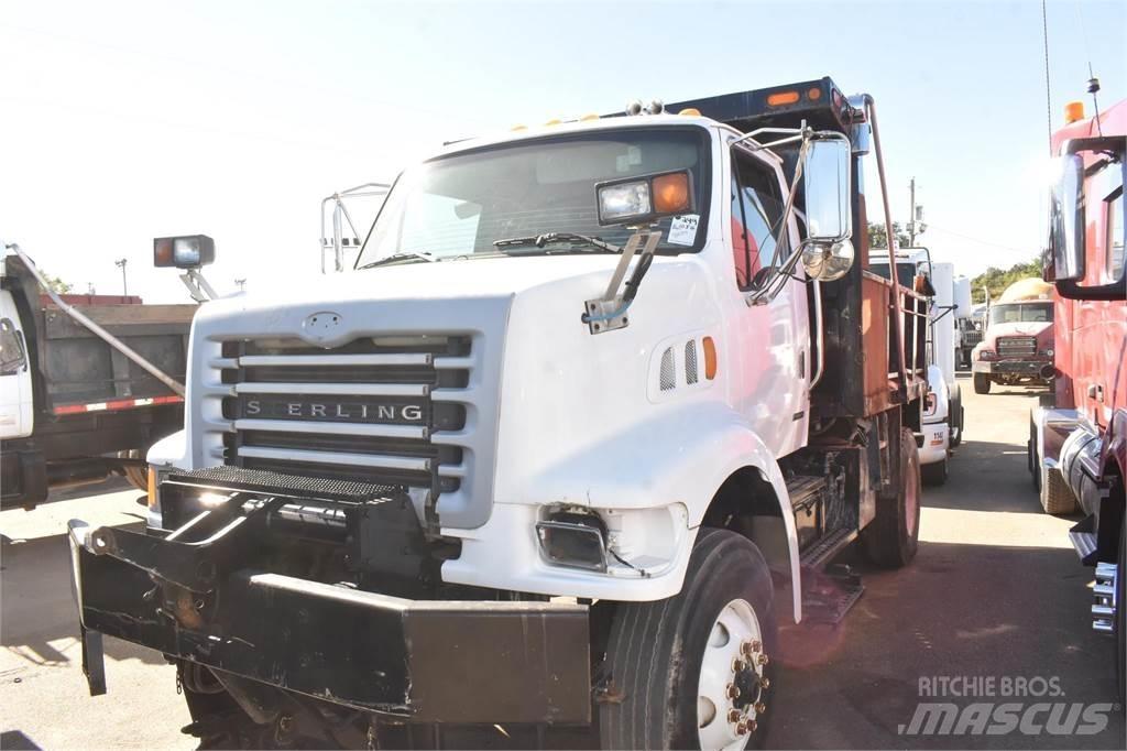 Sterling L7500 Самосвал