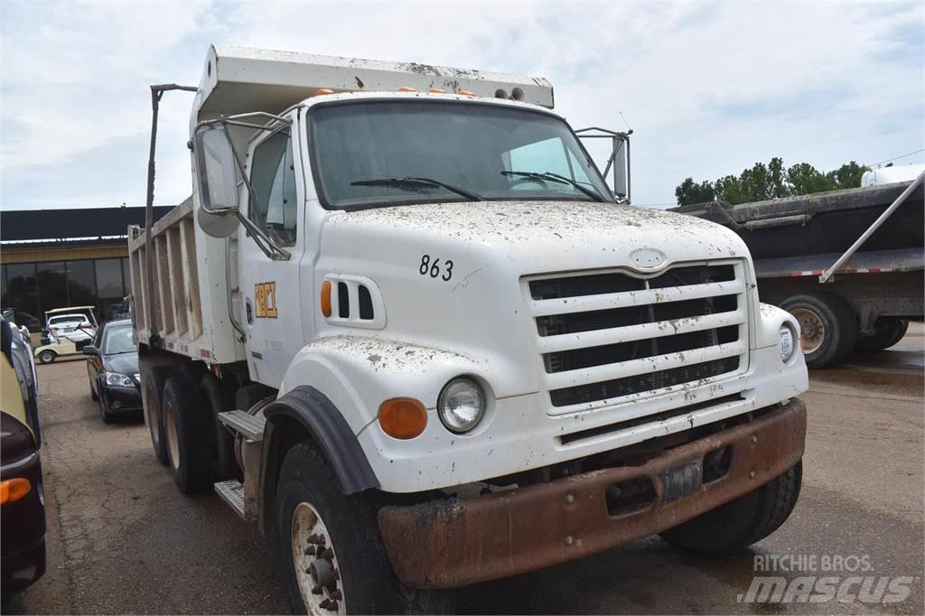 Sterling L7500 Самосвал