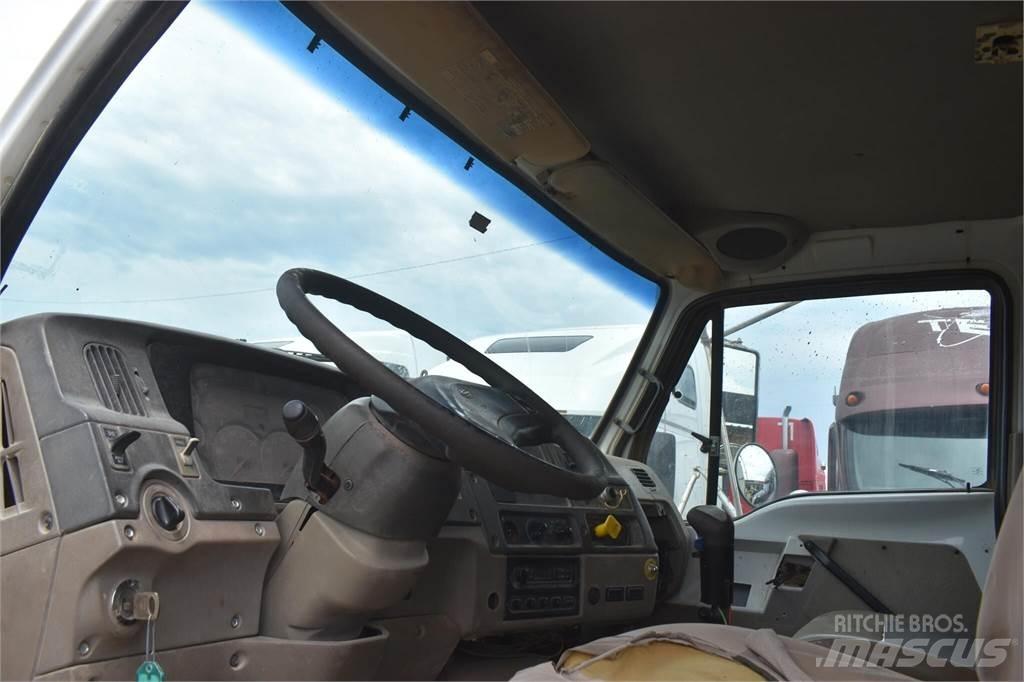 Sterling L7500 Самосвал