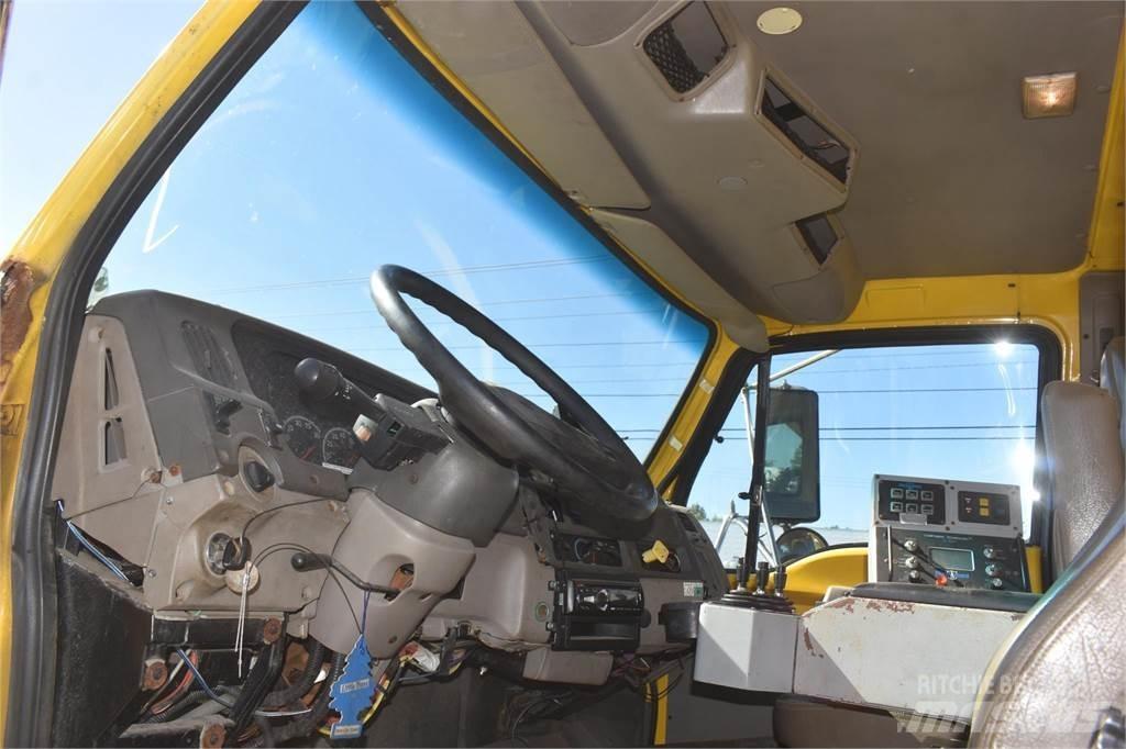 Sterling L8500 Самосвал