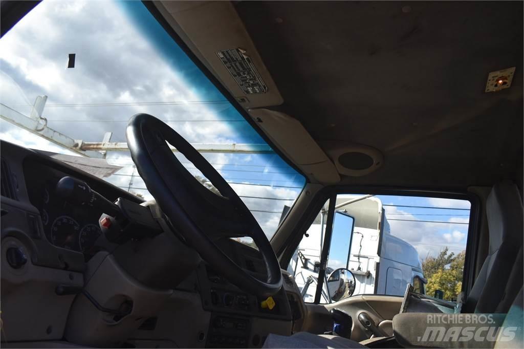 Sterling L8500 Автокранове