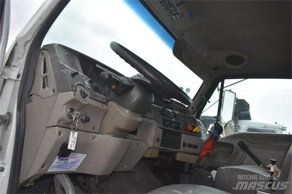 Sterling L9500 Самосвал