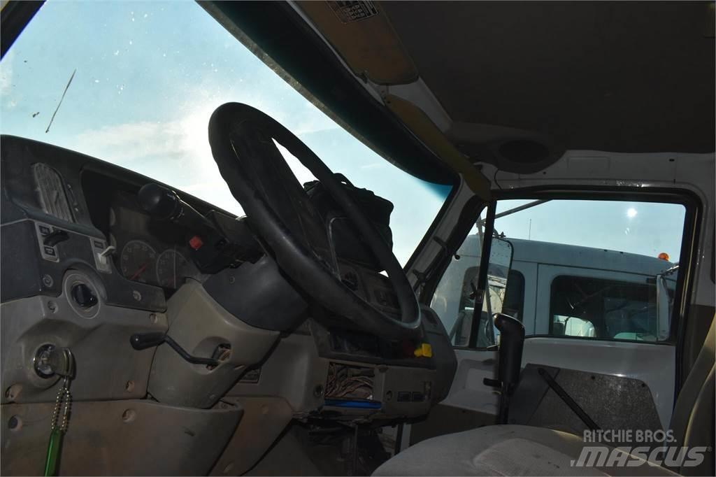 Sterling L9500 Самосвал