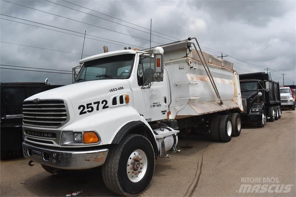 Sterling L9500 Самосвал