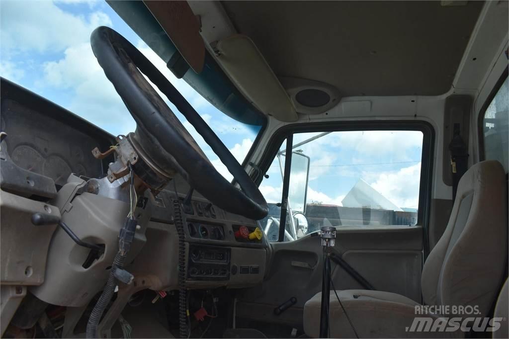 Sterling L9500 Самосвал