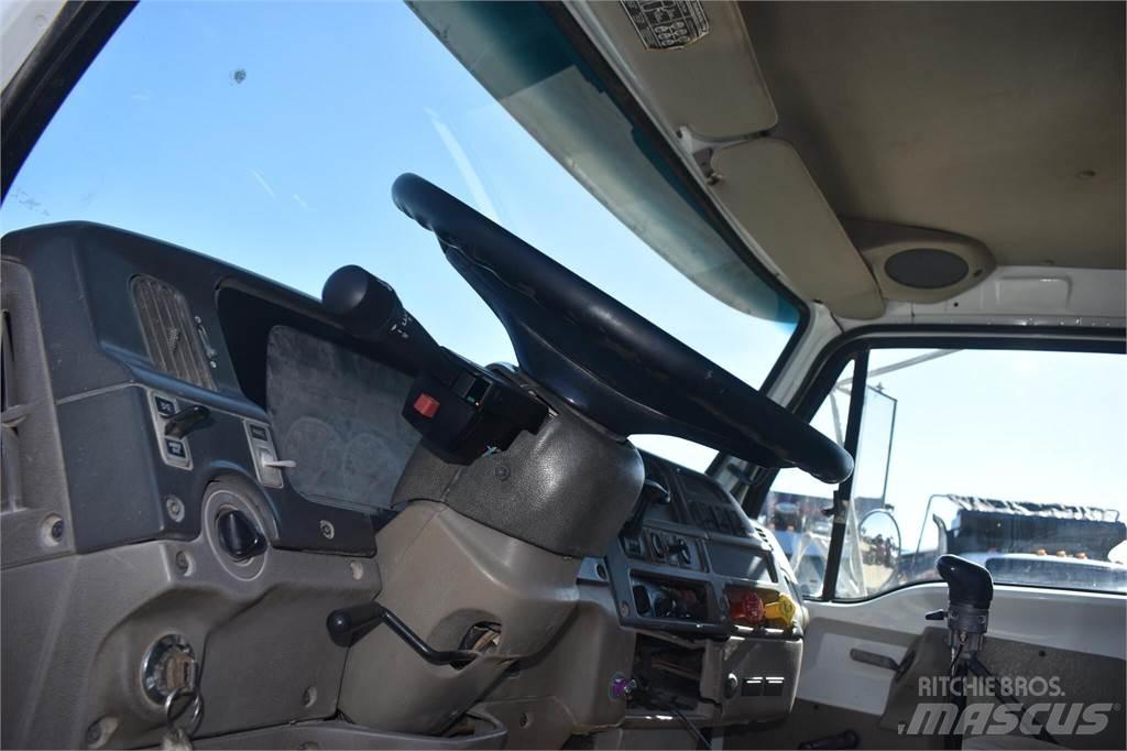 Sterling L9500 Самосвал