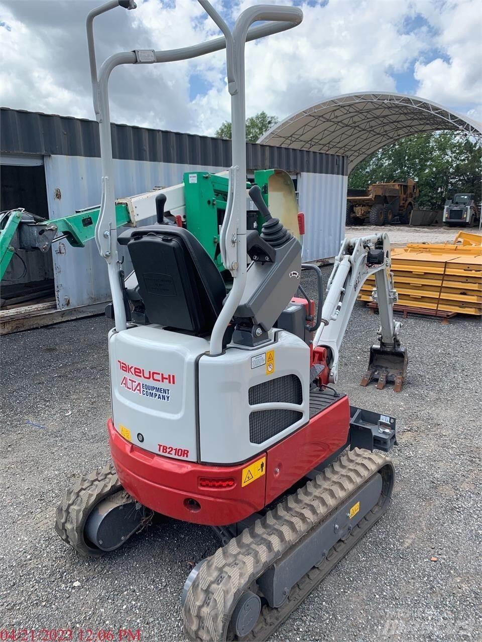 Takeuchi TB210R Мини екскаватори < 7 т