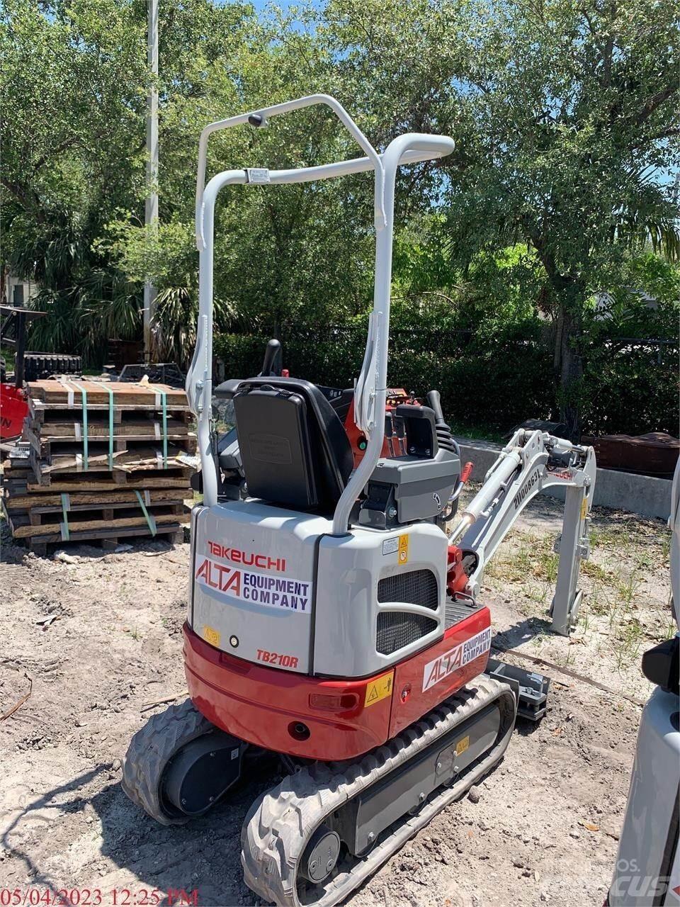 Takeuchi TB210R Мини екскаватори < 7 т