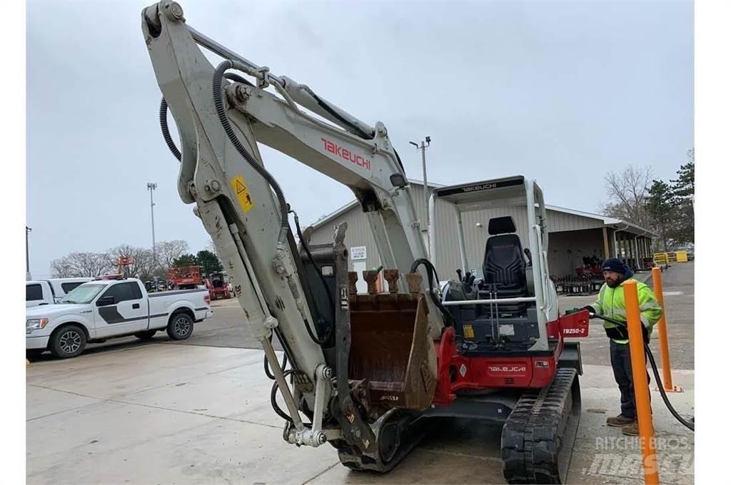 Takeuchi TB250-2 Мини екскаватори < 7 т