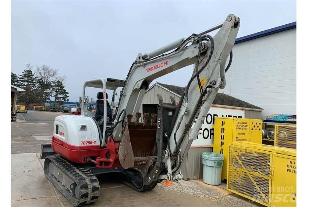 Takeuchi TB250-2 Мини екскаватори < 7 т