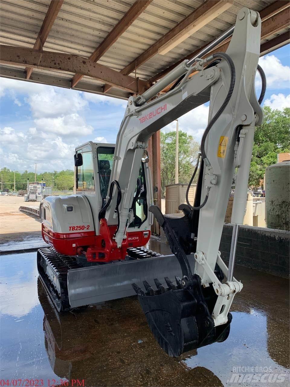 Takeuchi TB250-2 Мини екскаватори < 7 т