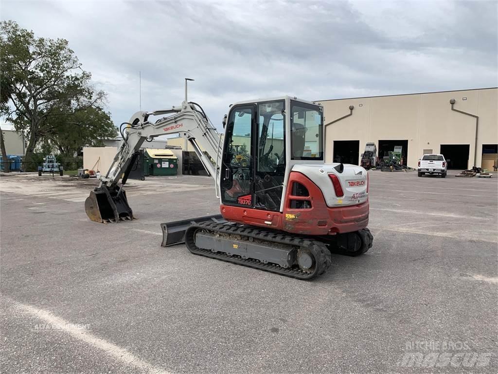 Takeuchi TB370 Верижен екскаватор
