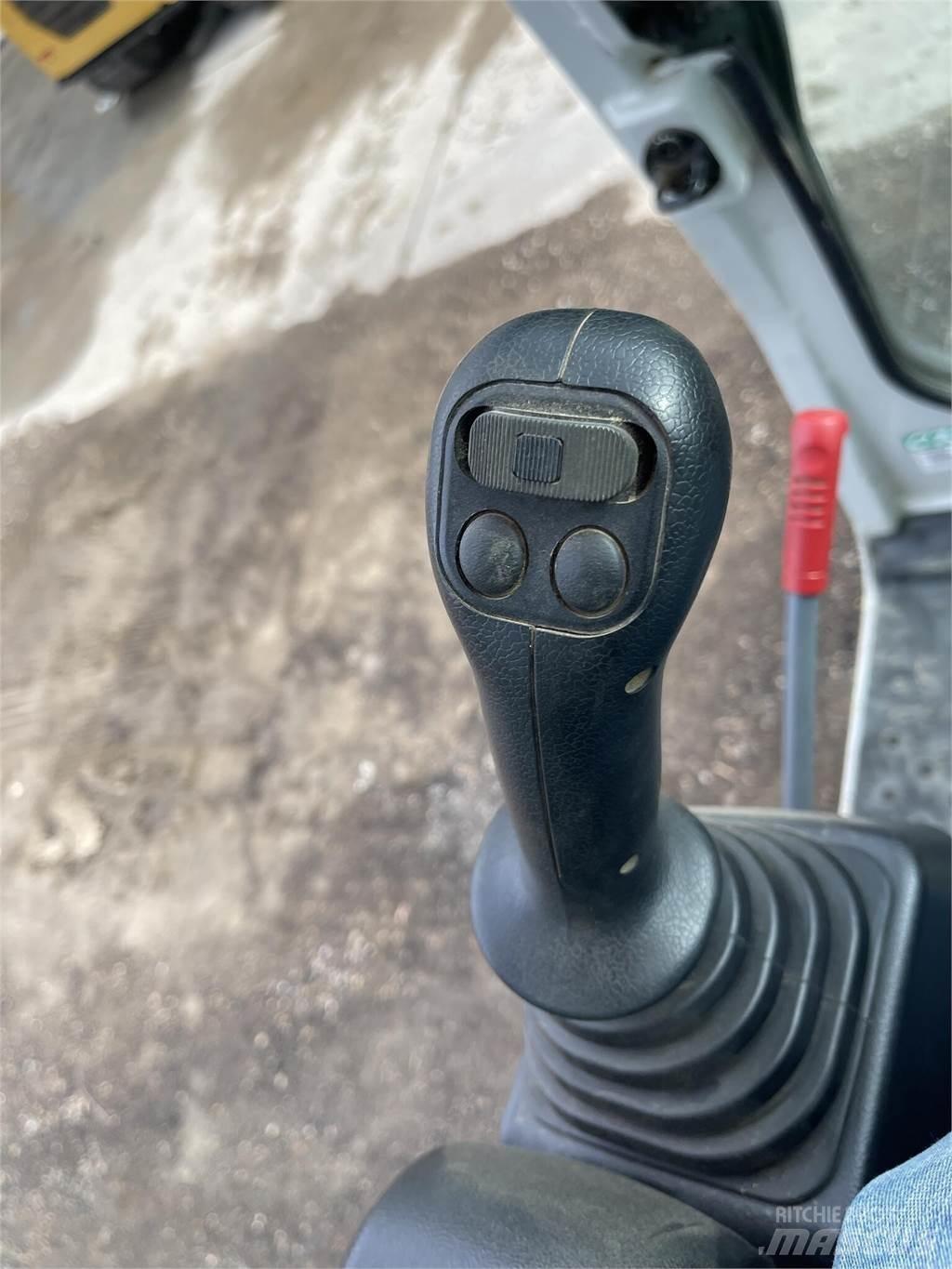 Takeuchi TB370 Верижен екскаватор