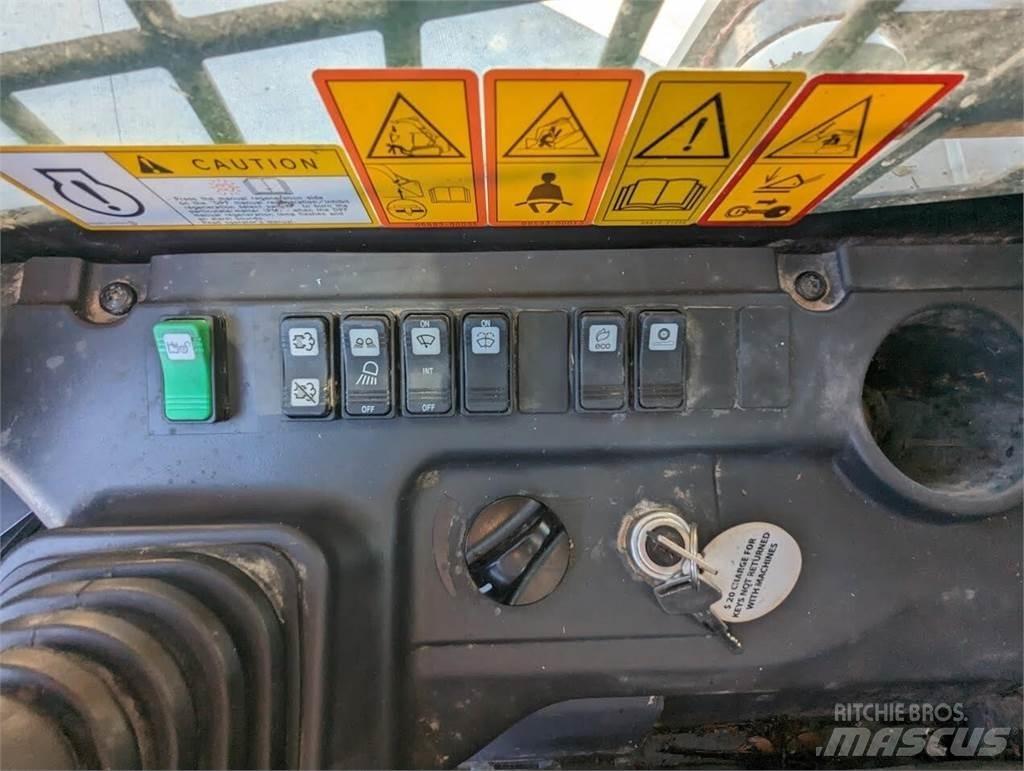 Takeuchi TL12V2 Мини товарачи
