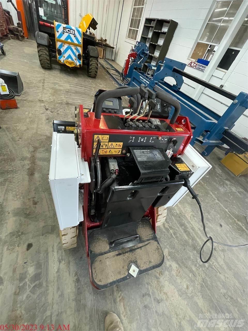 Toro E-DINGO 500 Мини товарачи
