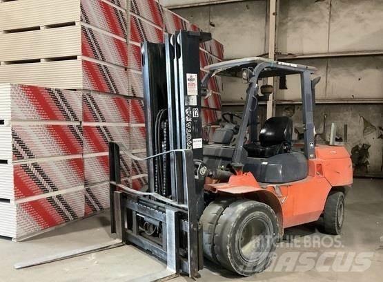 Toyota 7FDU45 Вилични кари-повдигачи - други