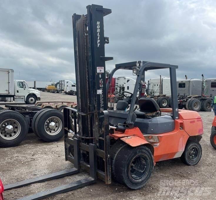 Toyota 7FDU45 Вилични кари-повдигачи - други