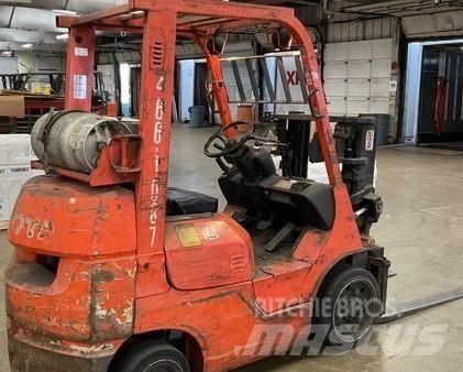 Toyota 7FGCU25 Вилични кари-повдигачи - други