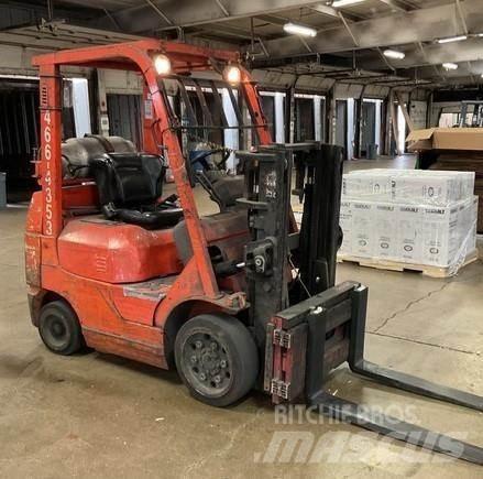Toyota 7FGCU25 Вилични кари-повдигачи - други