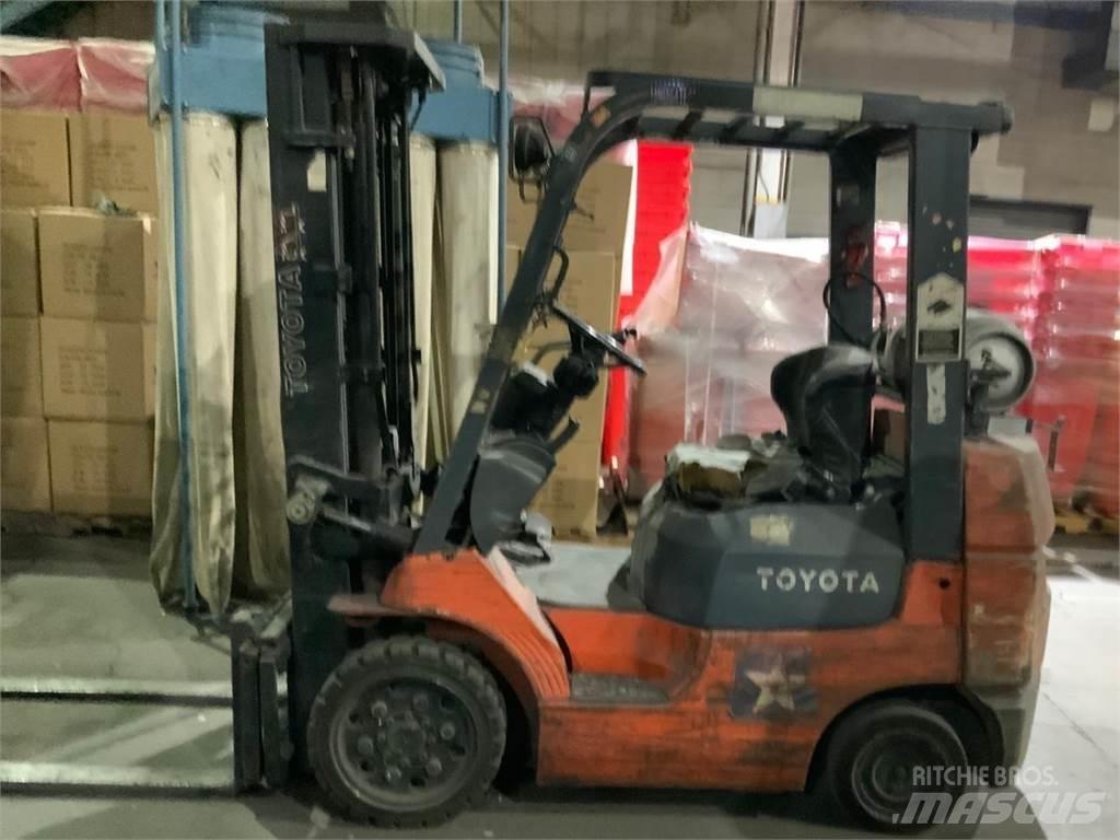 Toyota 7FGCU25 Вилични кари-повдигачи - други
