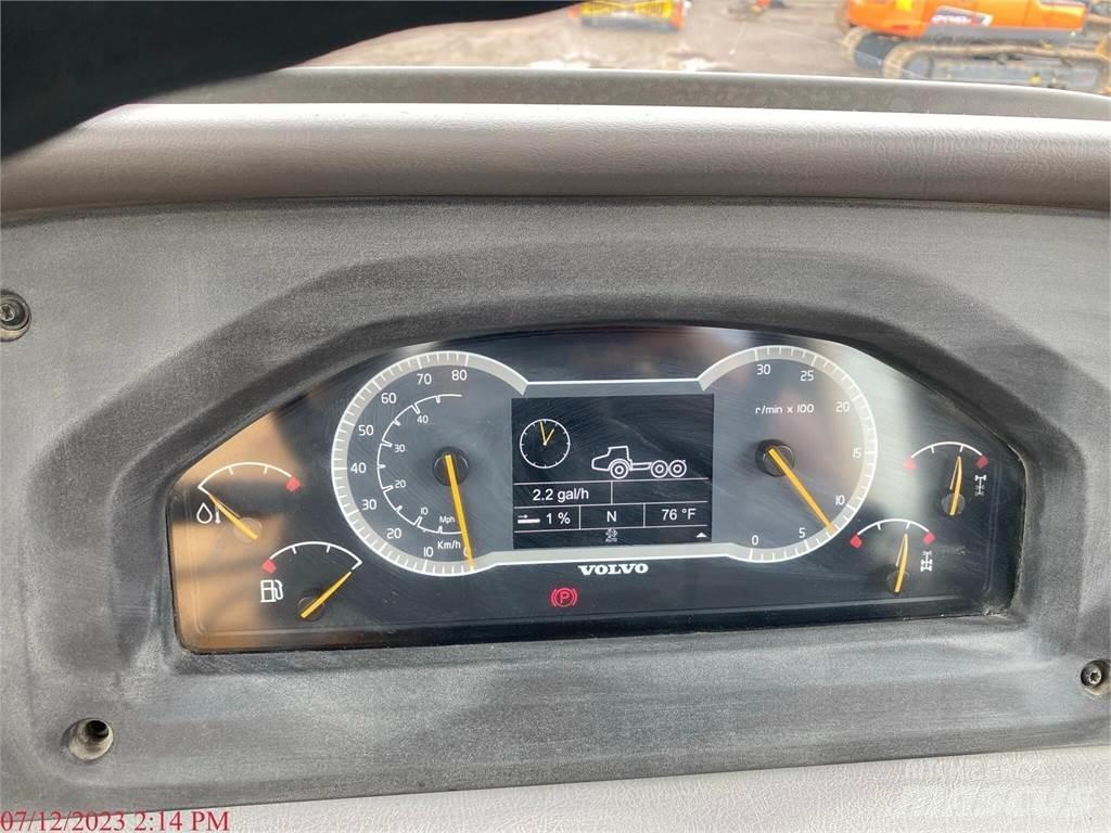 Volvo A25F Цистерни за вода
