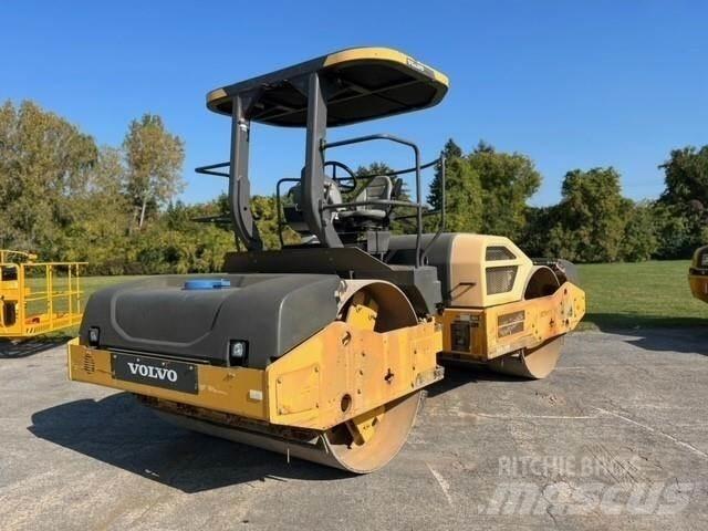Volvo DD120B Двойни барабанни ролки
