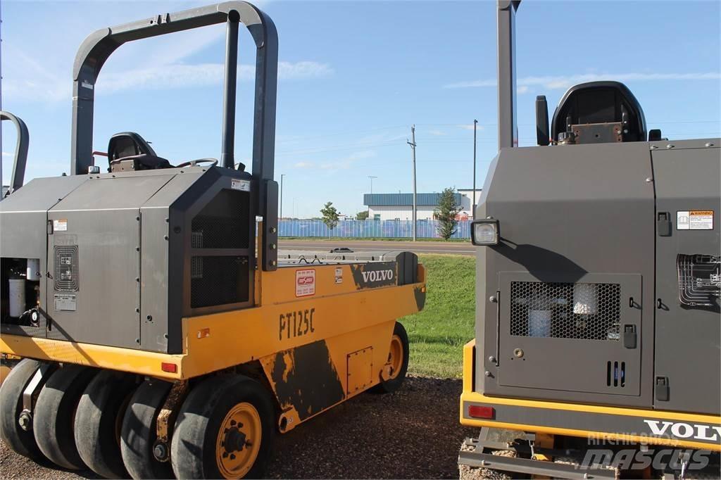 Volvo PT125C Пневматични гумени  ролки
