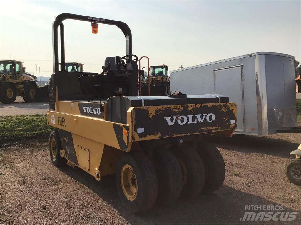 Volvo PT125C Пневматични гумени  ролки
