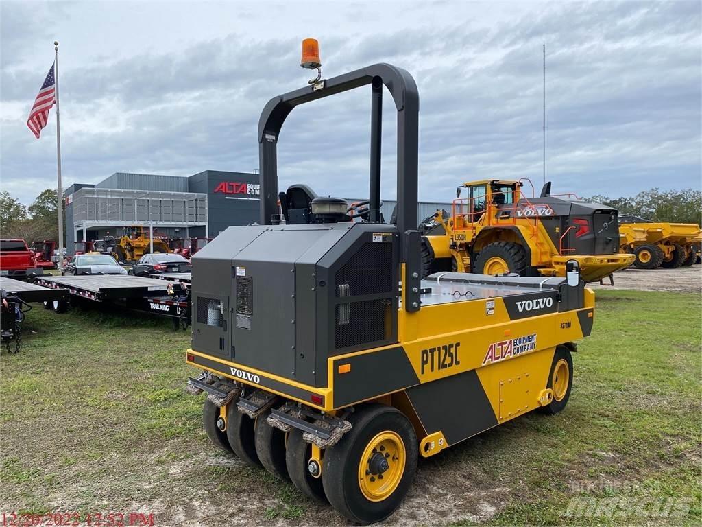 Volvo PT125C Пневматични гумени  ролки
