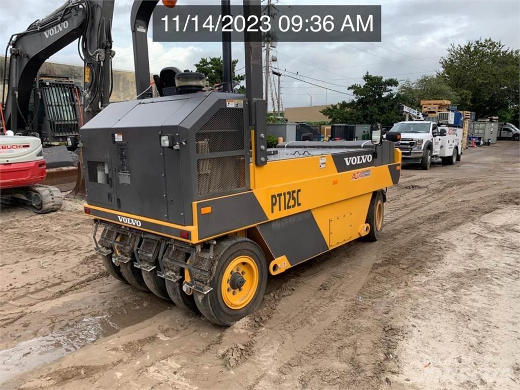 Volvo PT125C Пневматични гумени  ролки
