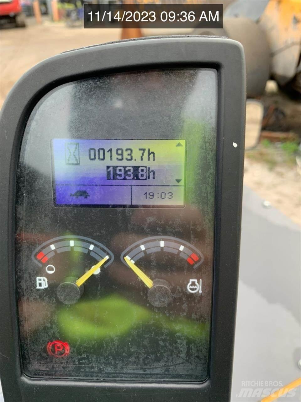 Volvo PT125C Пневматични гумени  ролки
